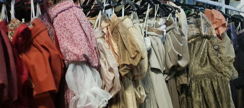 Costumes cinéma robes visite guidée insolite paris